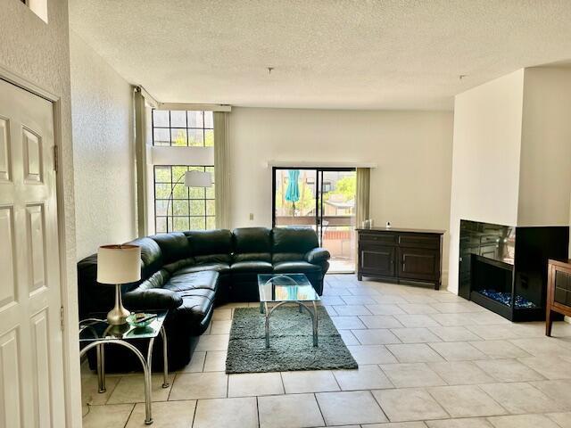 Primary Photo - 2601 S Broadmoor Dr