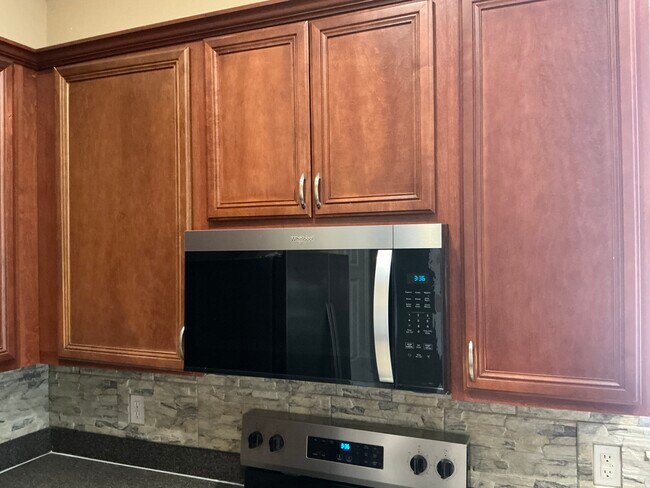 Foto del edificio - 1714 Cedar Lake Dr