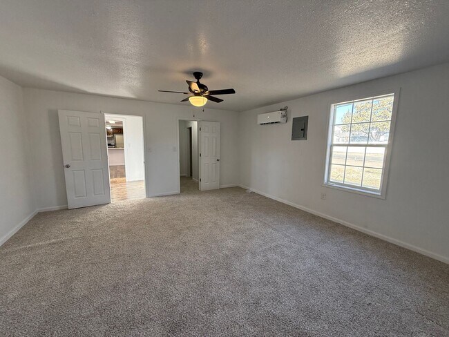 Foto del edificio - Newly Remolded 2 Bed 1 Bath