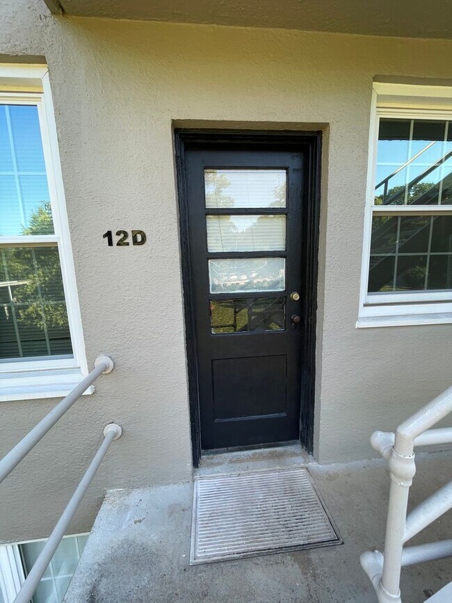 Foto del edificio - 1 Bedroom 1 Bath Condo at McDaniel Heights in the Heart of Historical Downtown Greenville !!!