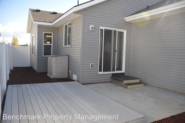 Building Photo - 3 br, 2 bath House - 8205 N. Crown Pointe ...