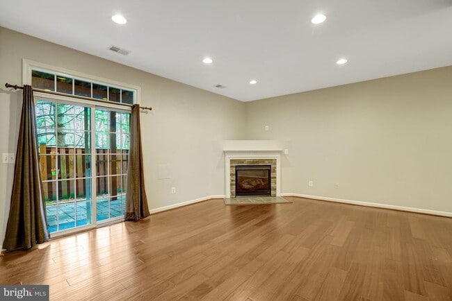 Building Photo - 6927 Rolling Creek Way