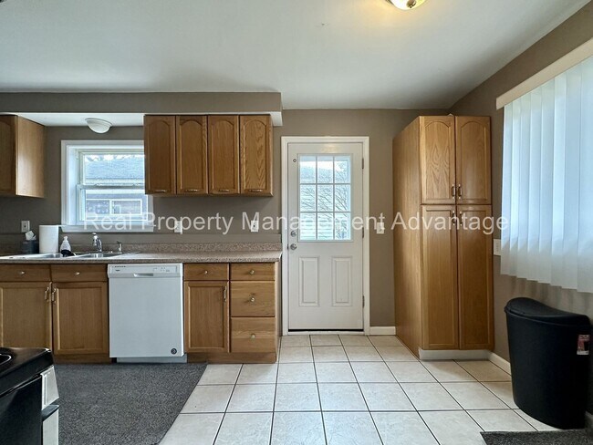 Building Photo - Cute 3-Bedroom Ranch!
