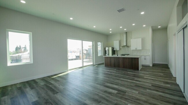 Foto del edificio - 5535-5539 Potomac St.