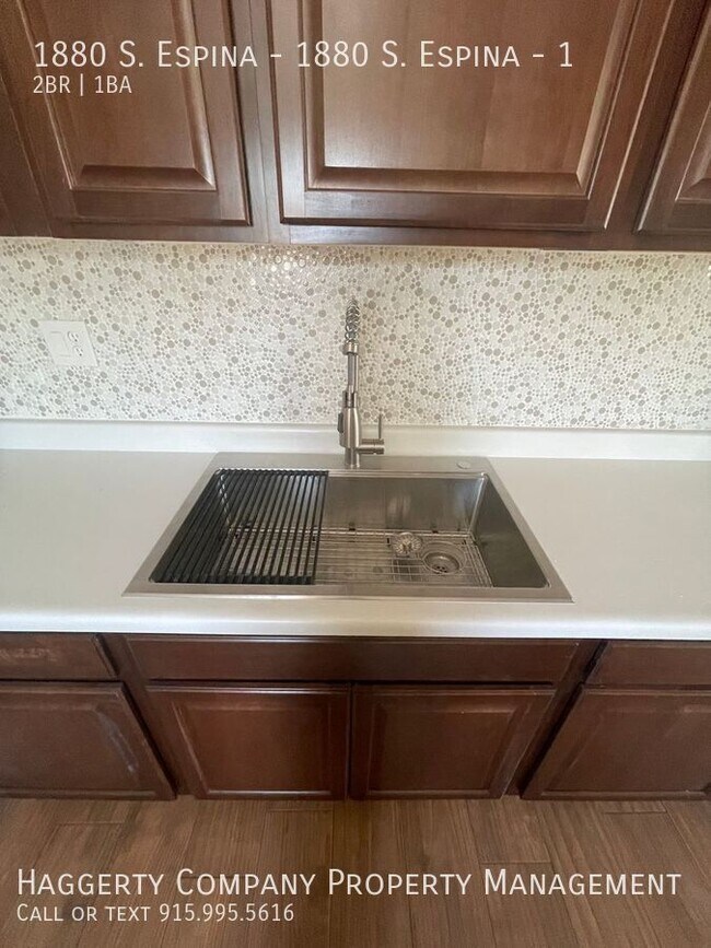 Foto del edificio - 1880 S Espina St