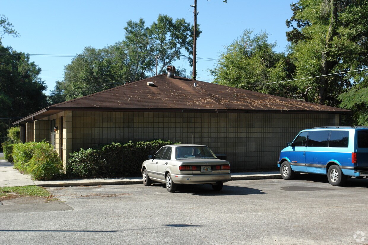 Building Photo - 4524 NW 23rd Ave