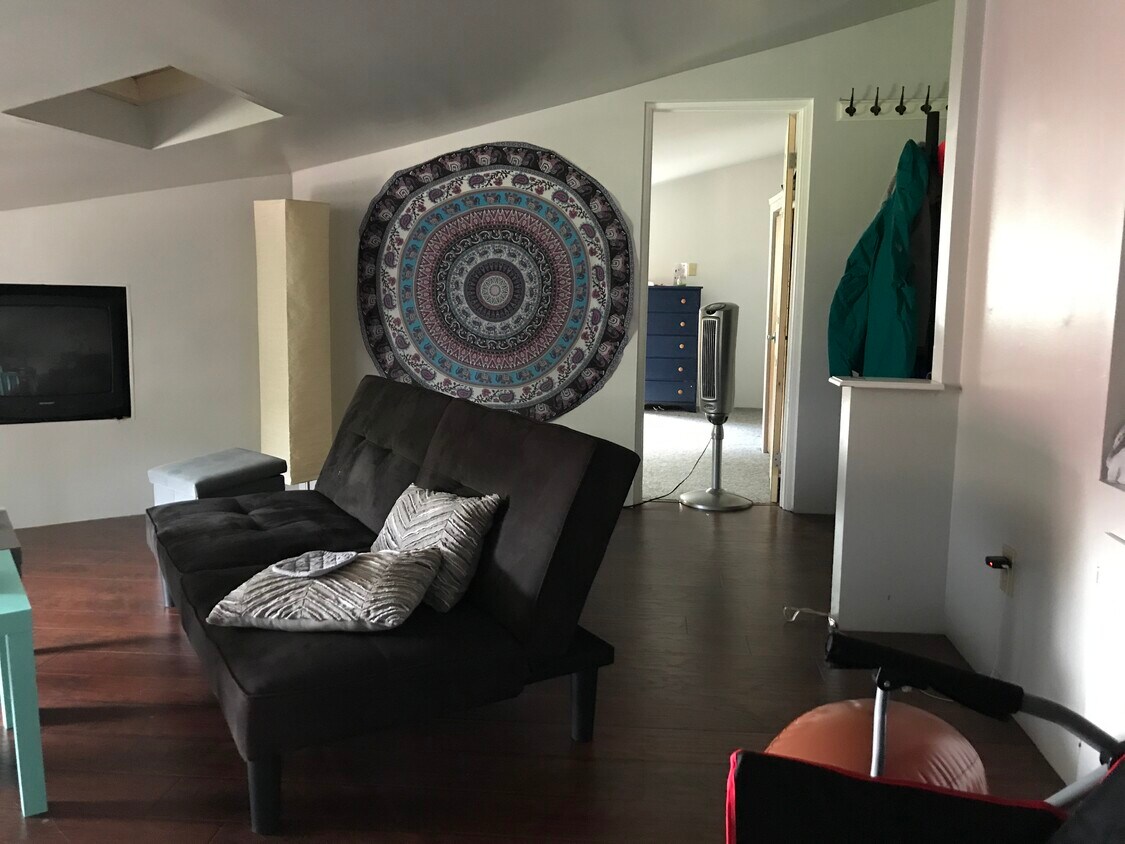 Sala de estar - 2329 W Clifton Ave