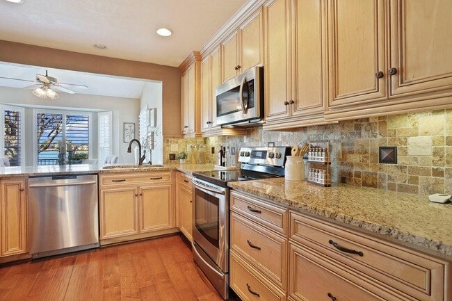 Building Photo - 7273 Shoreline Dr