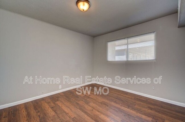Building Photo - 930 S Campbell - P7