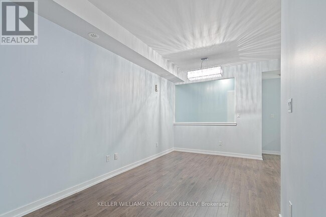 Photo du bâtiment - 869 Wilson Ave