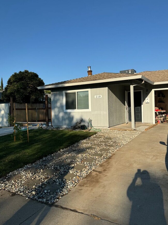 Building Photo - Eric Cir. Galt, Ca. 95632