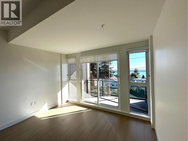 Photo du bâtiment - 422 E 3rd St