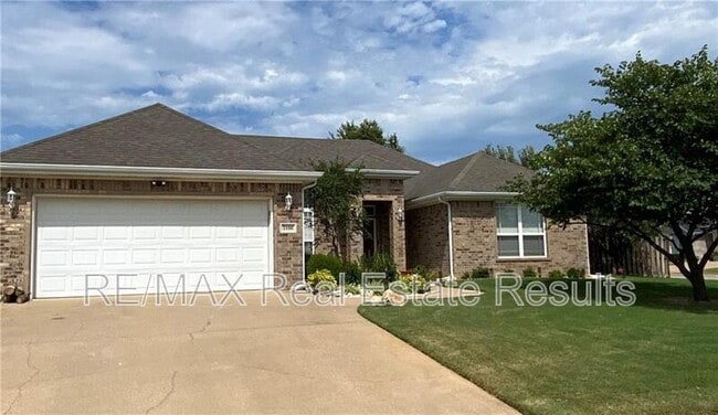 Building Photo - 3100 SW Tunica Ave