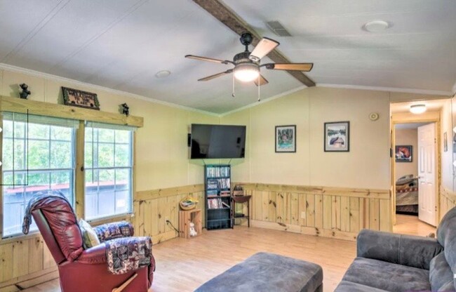 Building Photo - "Charming Lakefront 2-Bed, 2-Bath Furnishe...