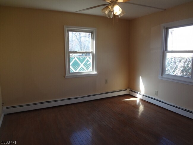Building Photo - 69 Ovington Ave