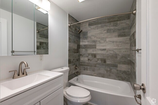 283 Cooper Pl - 2 habitaciones, 1 baño - Baño - 928 pies cuadrados - West Gate Townhomes