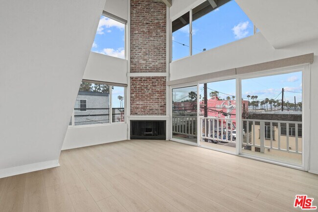 Foto del edificio - 10 19th Ave