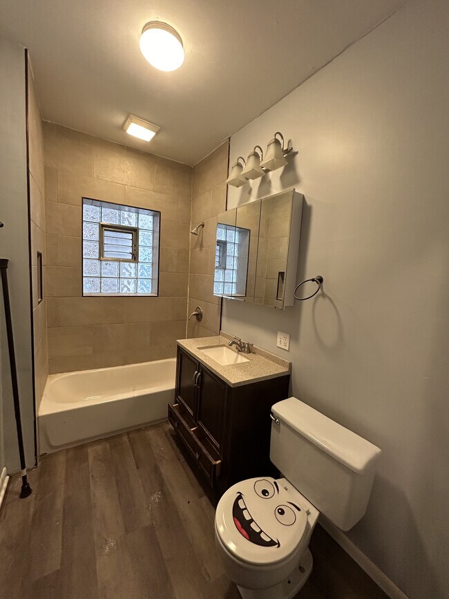 Foto del edificio - 5339 W Montrose Ave