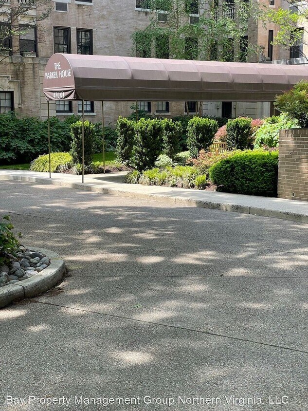 Foto principal - 2 br, 2 bath House - 4700 CONNECTICUT AVE,...