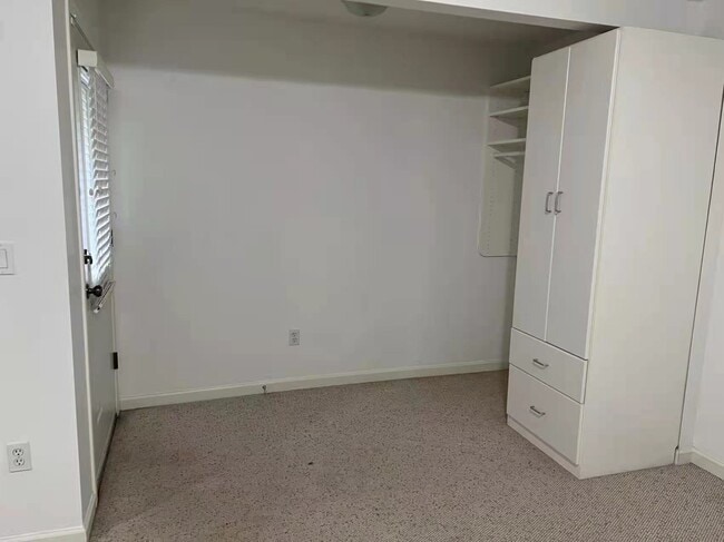 Building Photo - 13167 14A Av