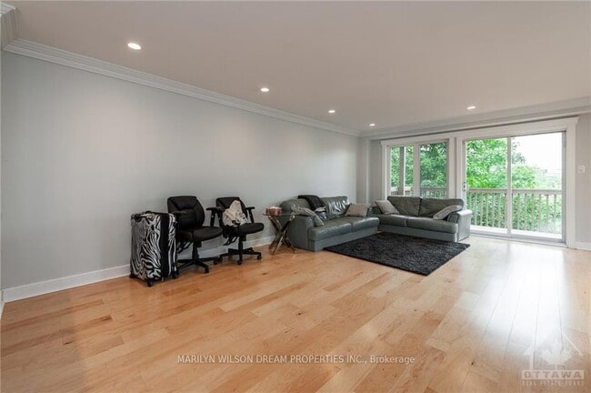 Photo du bâtiment - 91 Robinson Av