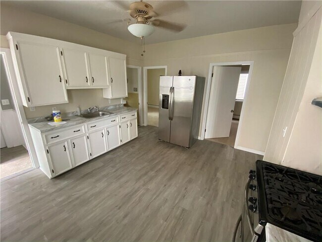 Foto del edificio - 256 Douglas Ave