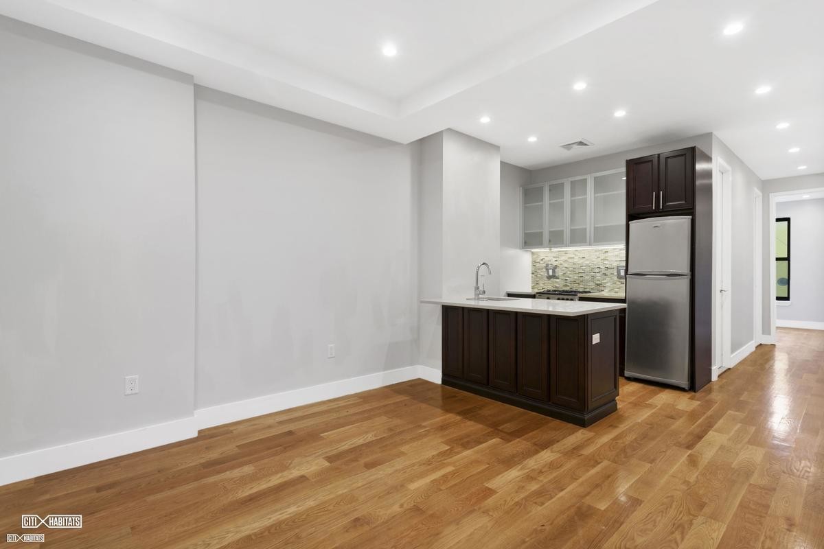 Foto principal - 950 Prospect Pl