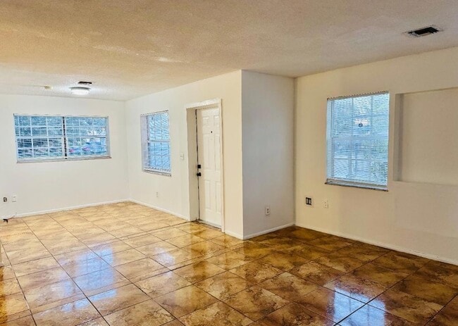Foto del edificio - 2941 NW 9th Pl