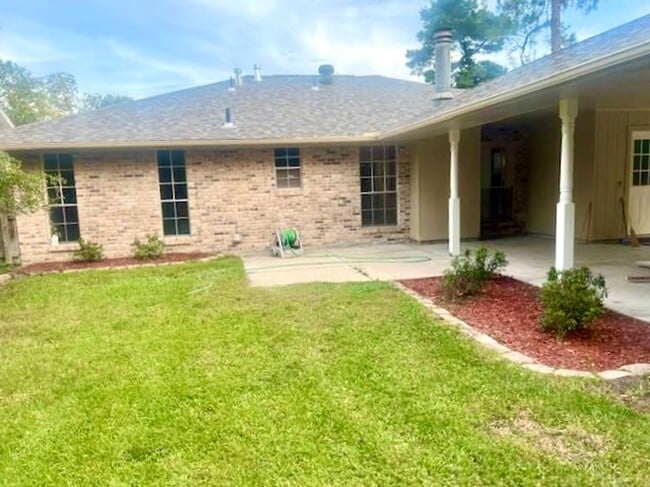 Foto del edificio - Spacious 3BR/2BA in Brookhollow – New Roof + All Appliances Included