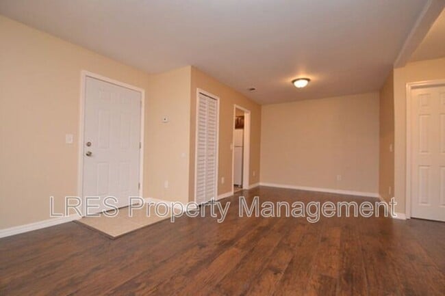 Building Photo - 312 Cherokee Ct