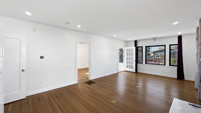 Building Photo - 22nd760