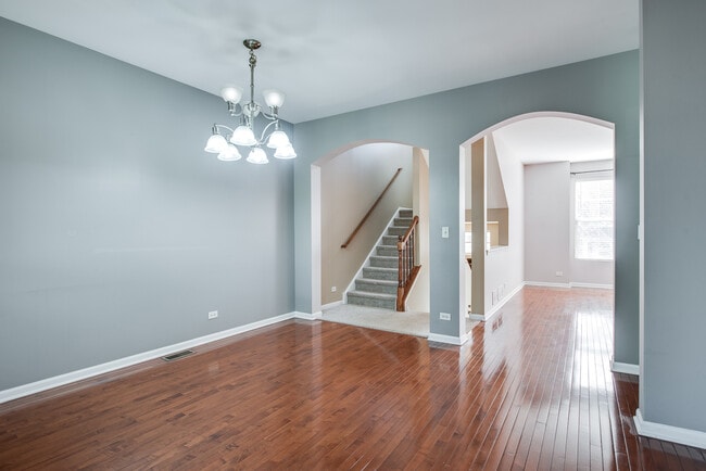 Building Photo - 417 Plaza Pl