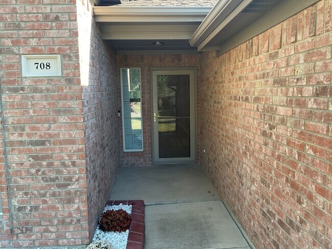 Foto del edificio - 708 Ridgehill Dr