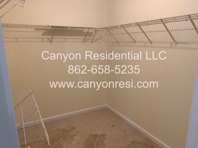 Building Photo - 125 Bay Ct Dr