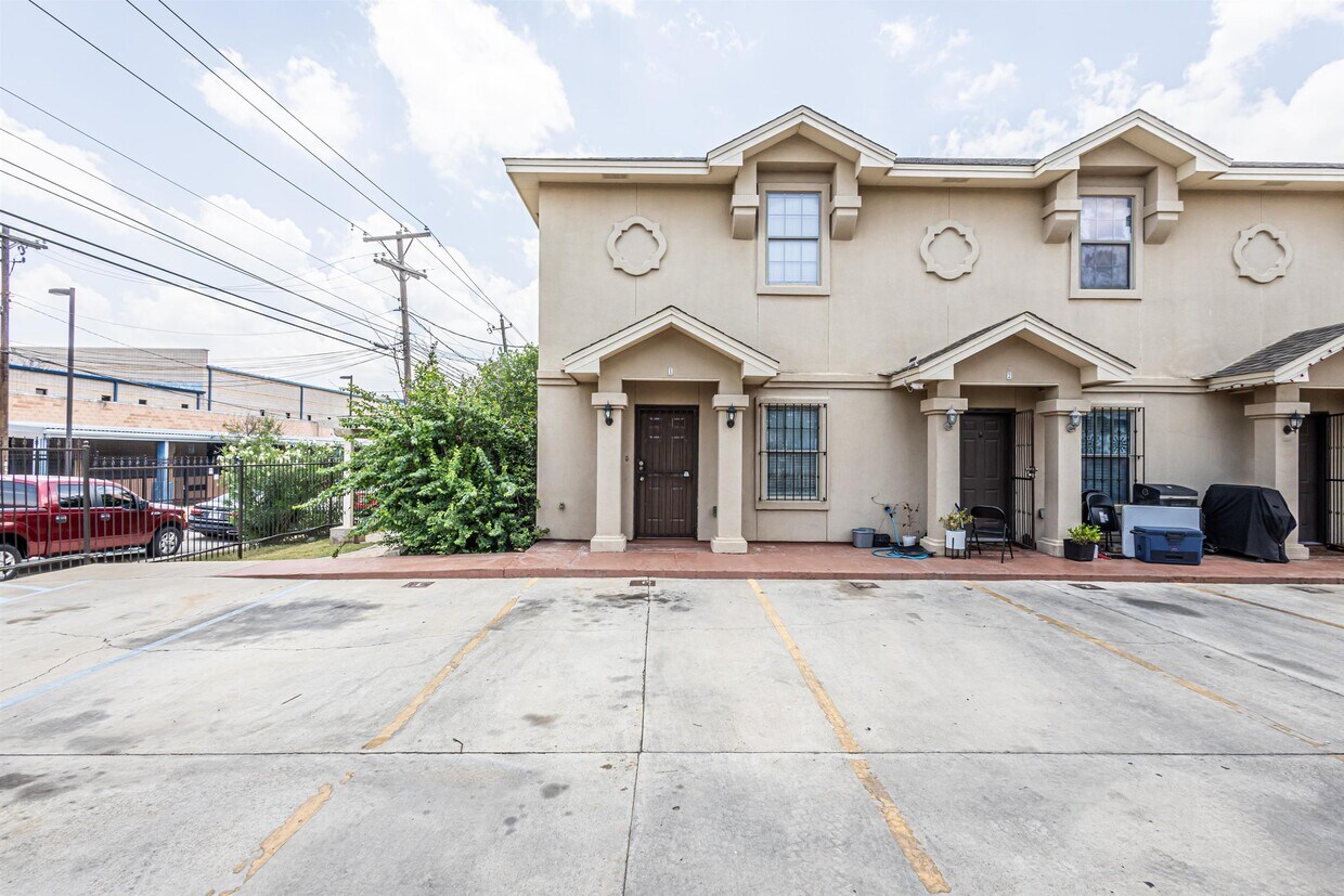 Foto principal - 1220 Rosario St