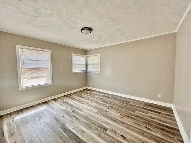 Building Photo - 1323 Brower St