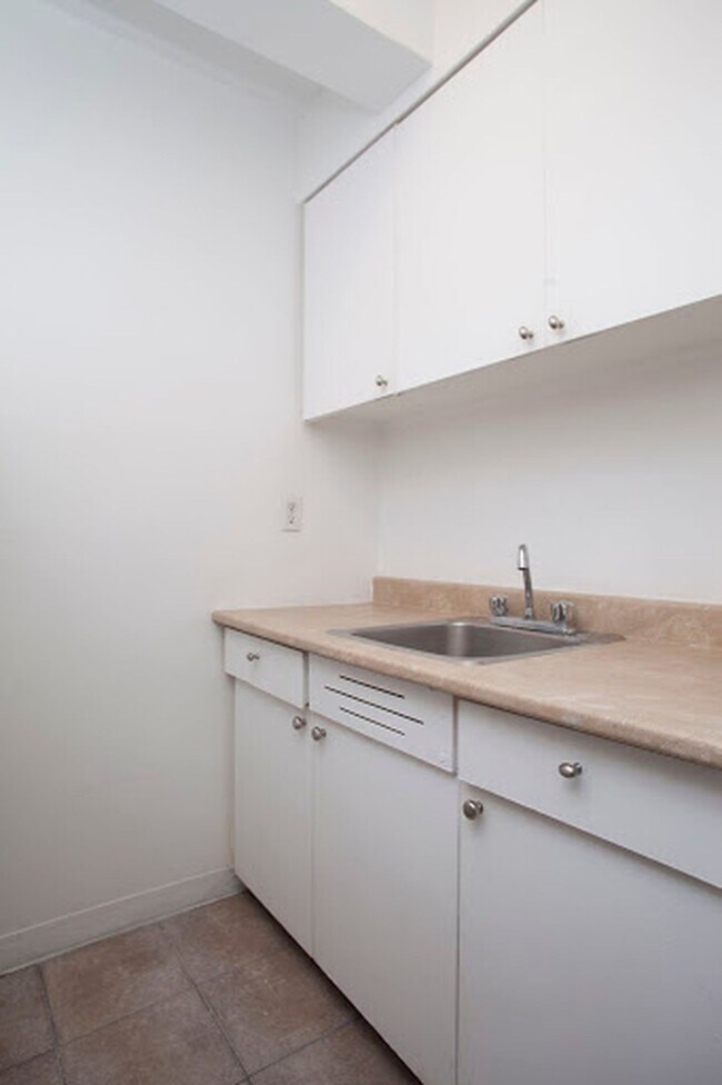 Building Photo - 3455 Rue Aylmer