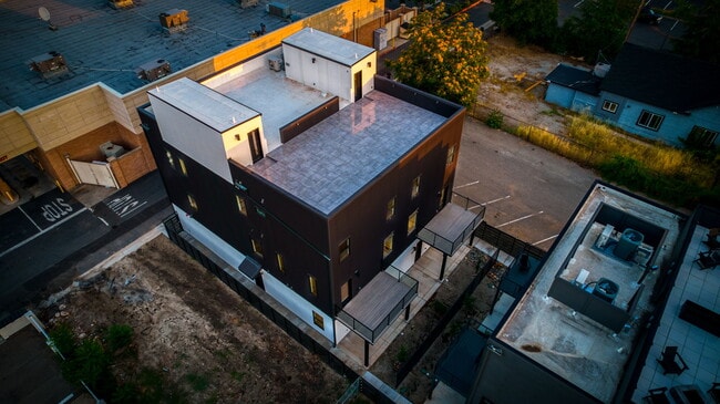 Building Photo - 1268 Oregon St