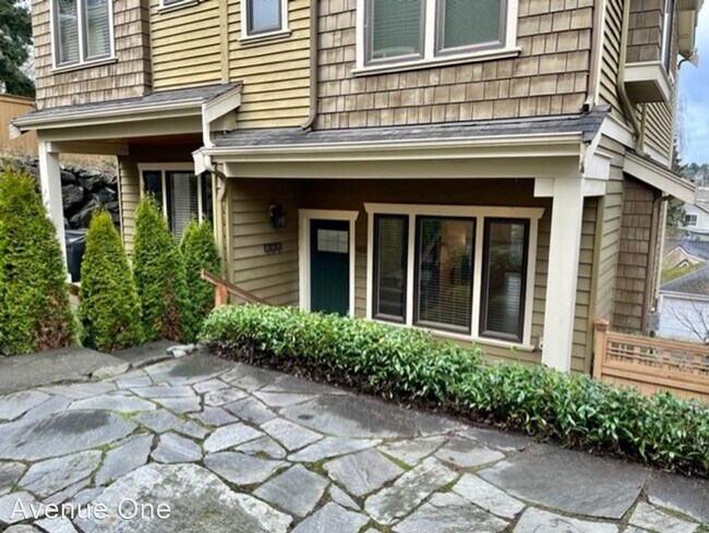 2 br, 2 bath House - 14 W Etruria St #A photo'