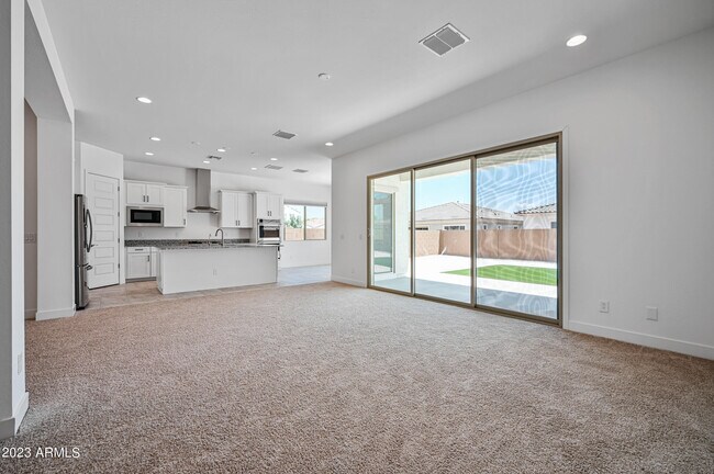 Building Photo - 8725 W Wagon Wheel Dr