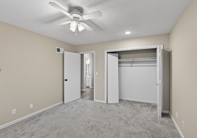 Building Photo - Prairie Place