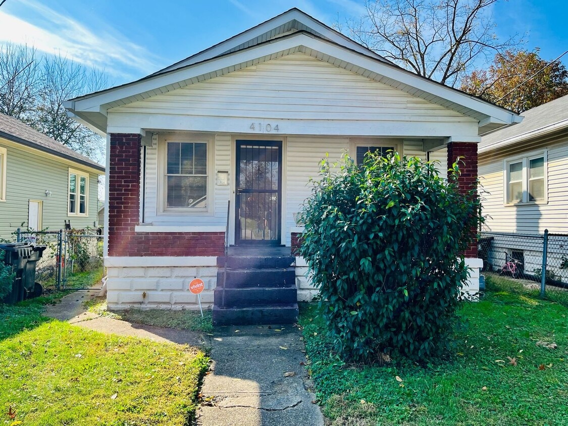 Primary Photo - 2 bedroom home in Shawnee- available now!