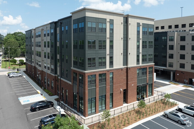 Building Photo - Accolade Auburn