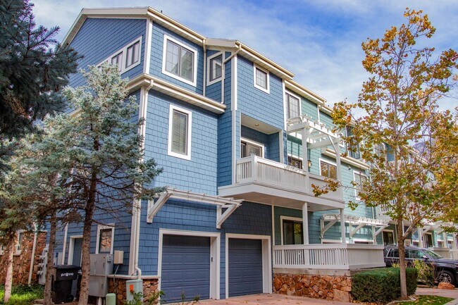 Foto del edificio - Village at the Riverwoods – Beautiful End-Unit Townhome with Unfinished Basement in Provo, Utah. ...