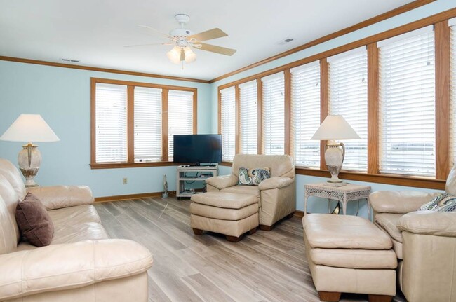 Building Photo - (W196) 710 Waynick Blvd, Unit A, Wrightsvi...
