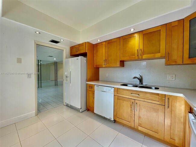 Building Photo - 3980 Oaks Clubhouse Dr