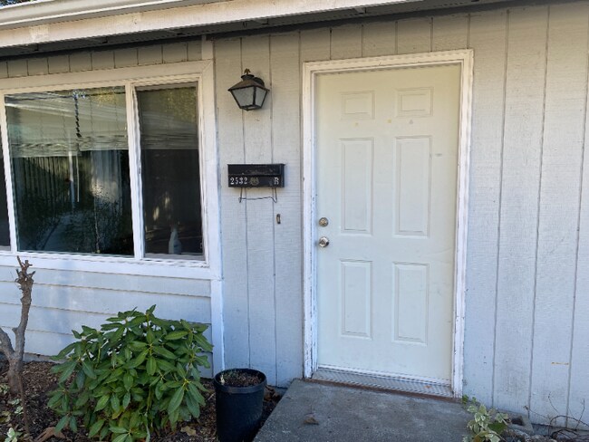 Building Photo - 2532 Fir Ave