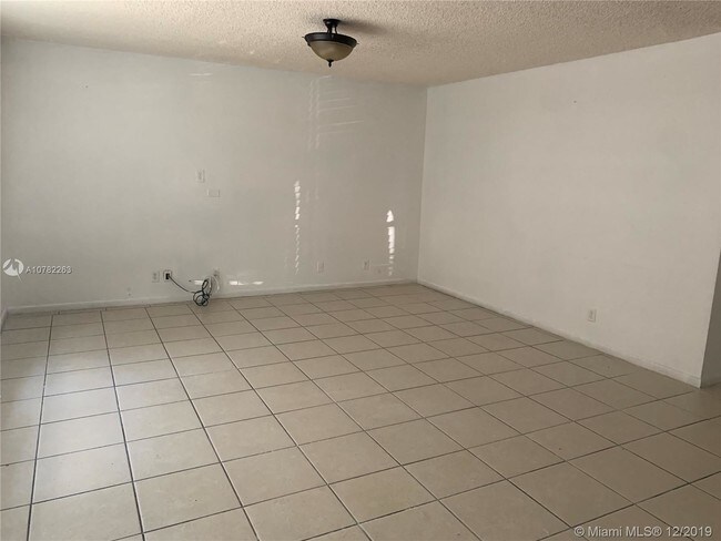 Building Photo - 513 Pine Ridge Ave