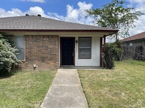 Building Photo - 2509 Esquire Dr