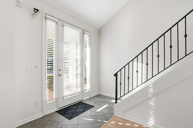 Foto del edificio - 1198 Island Pl E